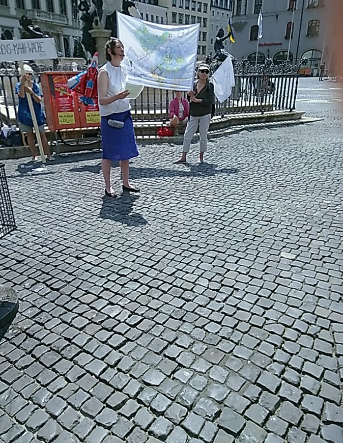 Augsburg 18.06.2023 BIFA Friedensmahnwache Rathausbrunnen